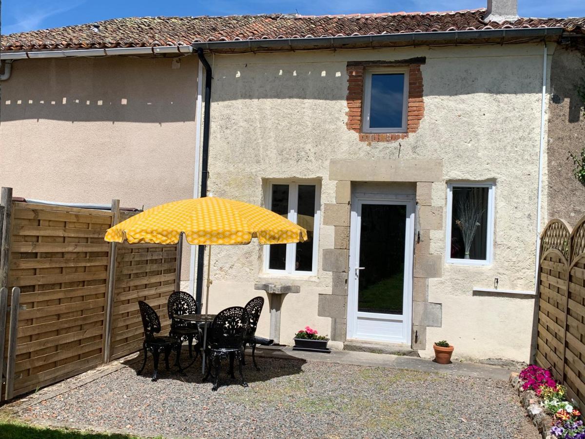 Long Meadow Gite France Asnieres-sur-Blour Exterior photo