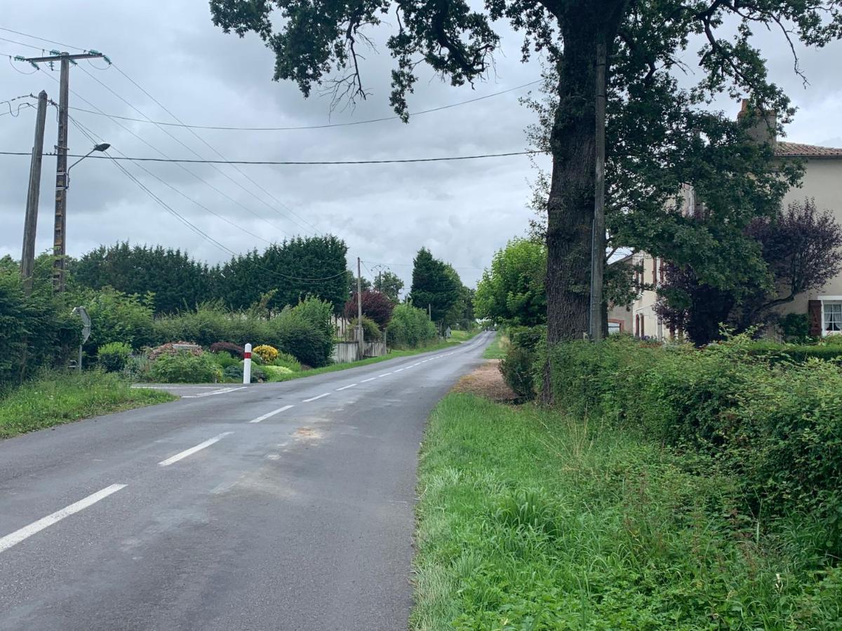 Long Meadow Gite France Asnieres-sur-Blour Exterior photo