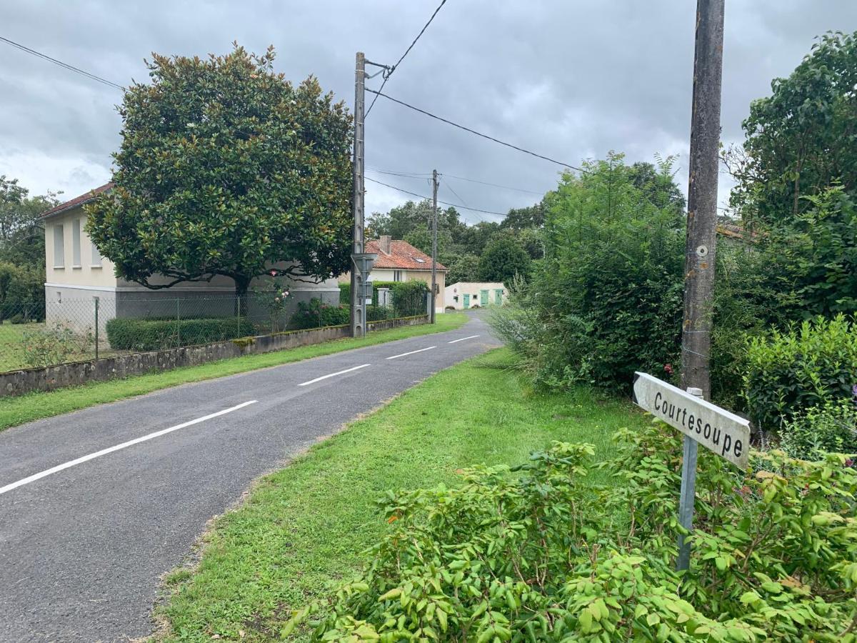 Long Meadow Gite France Asnieres-sur-Blour Exterior photo