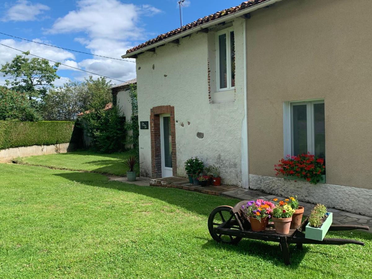 Long Meadow Gite France Asnieres-sur-Blour Exterior photo